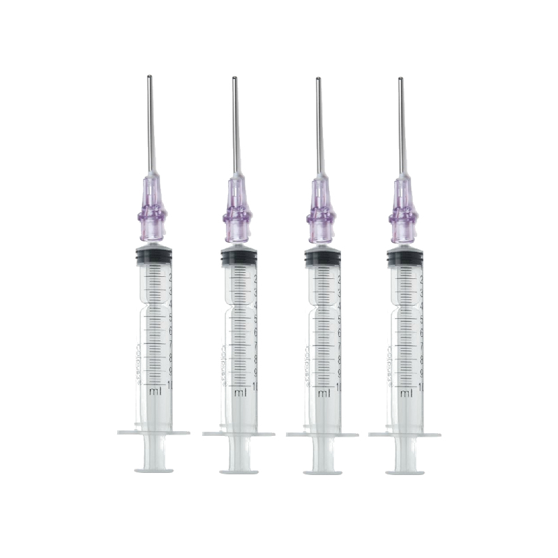 Seringues avec aiguilles à flux élevé pour remplir des cartouches rechargeables.